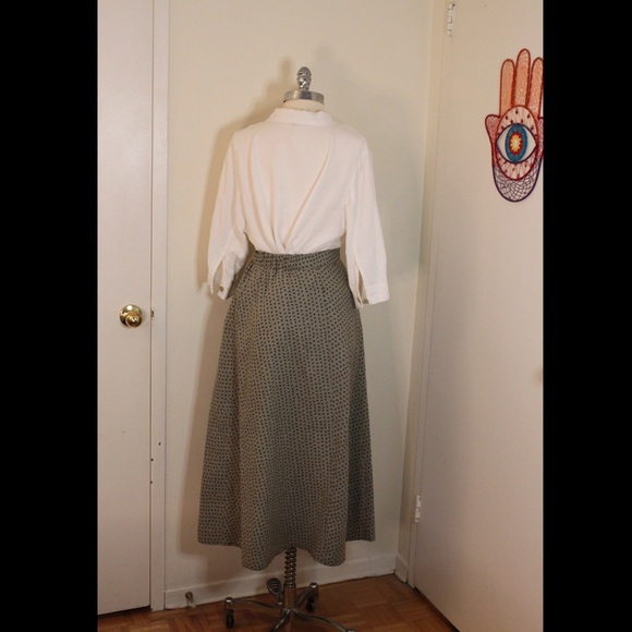 Long Vintage Skirt - Picture 3 of 4